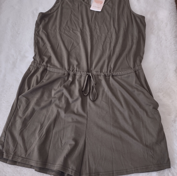KIRUNDO, Sleeveless Crew neck shorts romper. - Picture 5 of 10